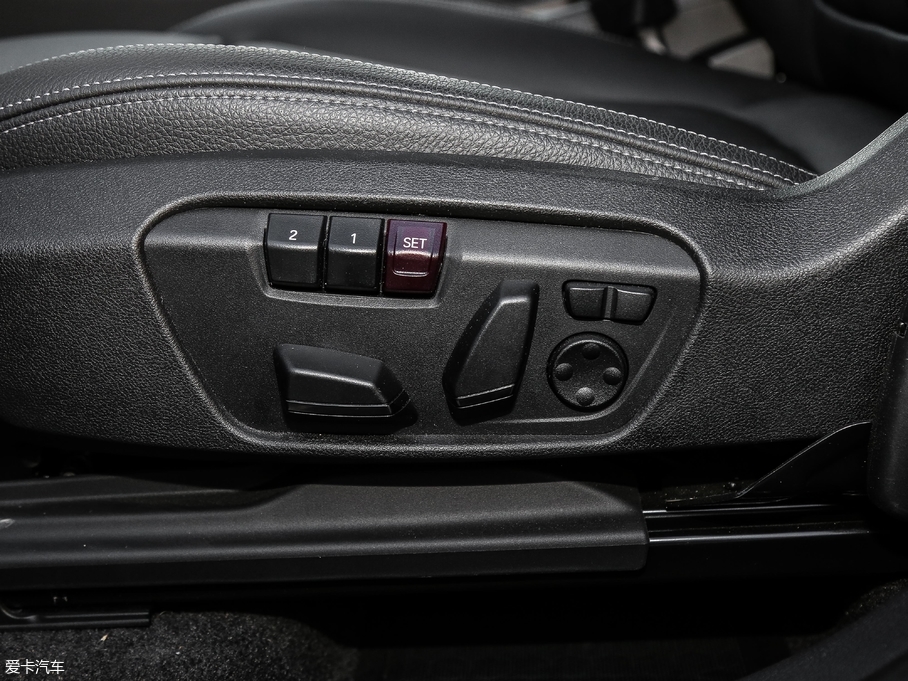 2018R2ϵ܇ 220i Ab