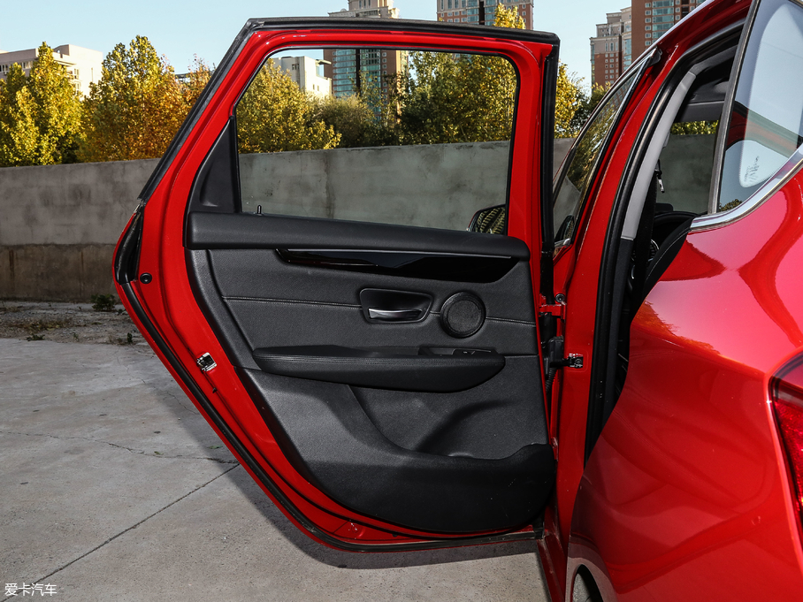 2018R2ϵ܇ 220i Ab