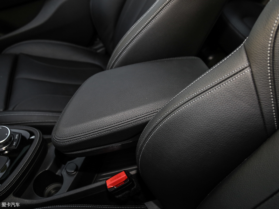 2018R2ϵ܇ 220i Ab