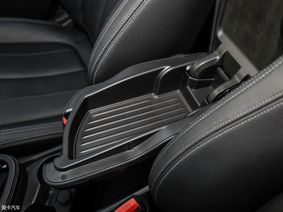 2018R2ϵ܇ 220i Ab