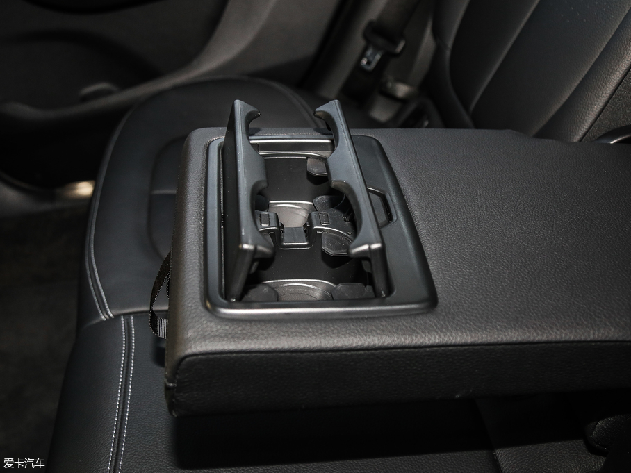 2018R2ϵ܇ 220i Ab