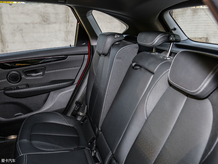 2018R2ϵ܇ 220i Ab