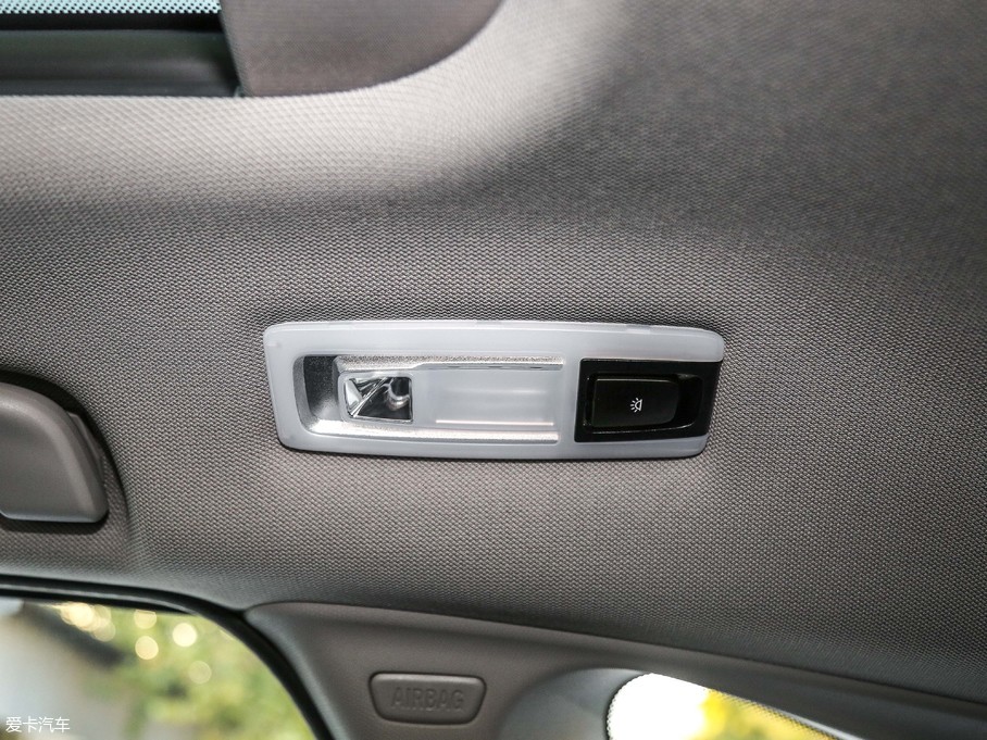 2018R2ϵ܇ 220i Ab