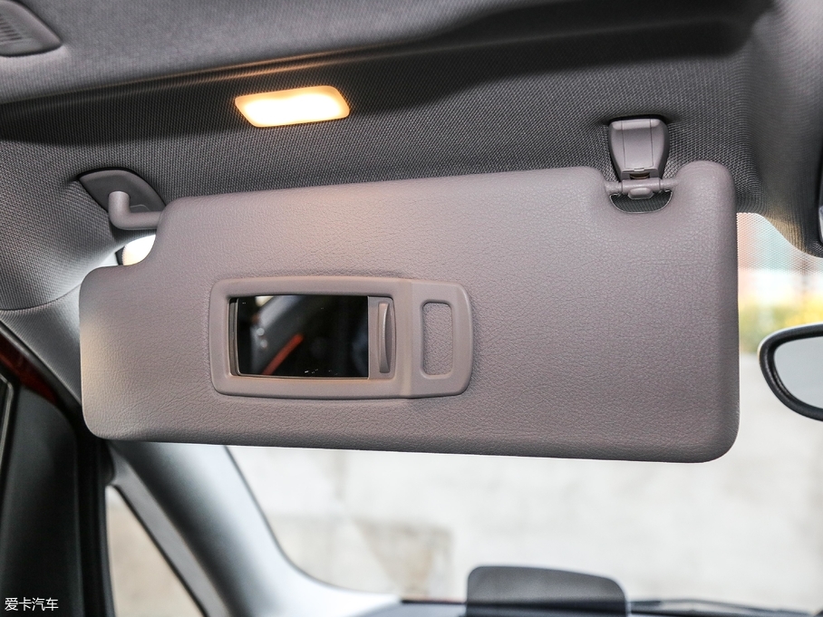 2018R2ϵ܇ 220i Ab