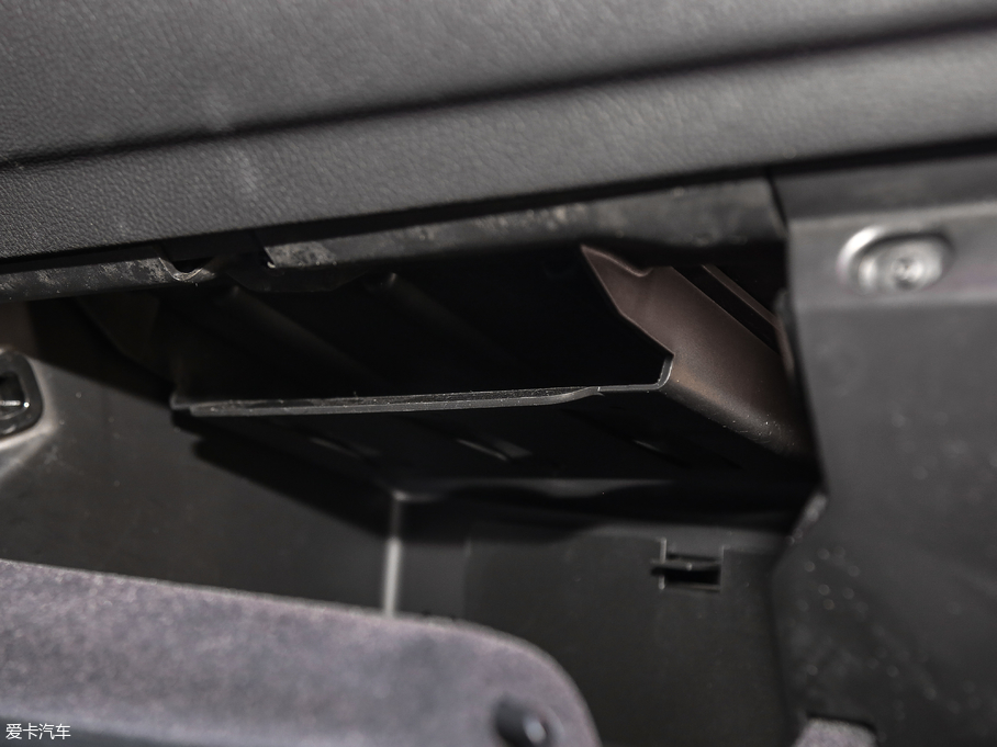 2018R2ϵ܇ 220i Ab