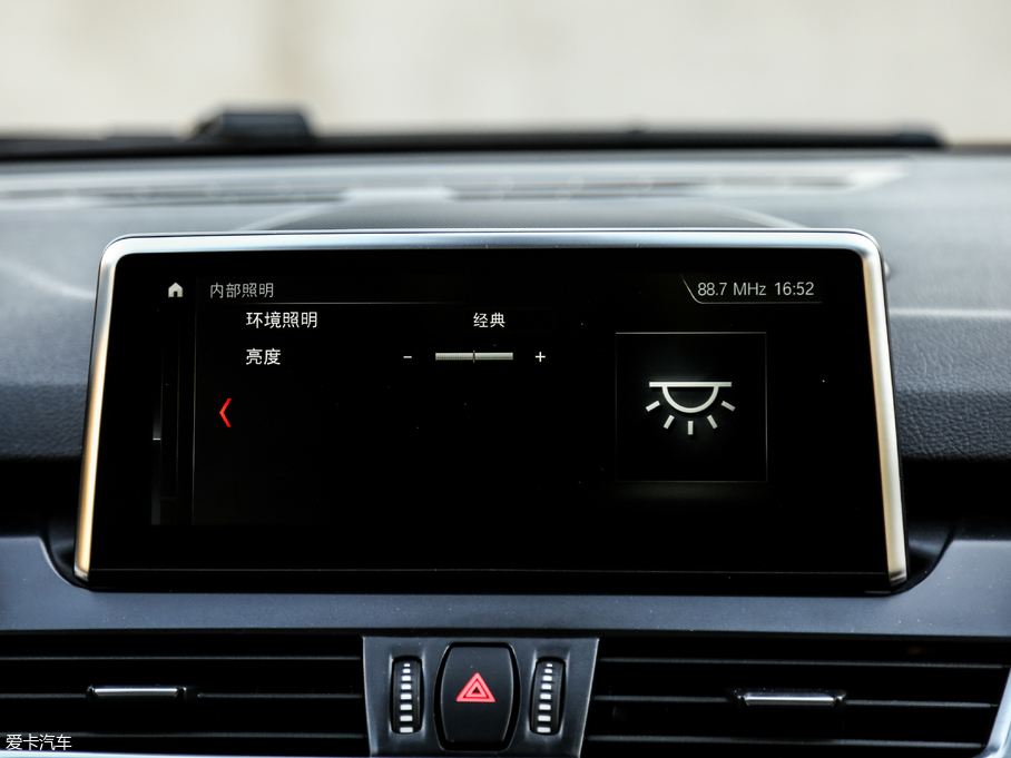 2018R2ϵ܇ 220i Ab