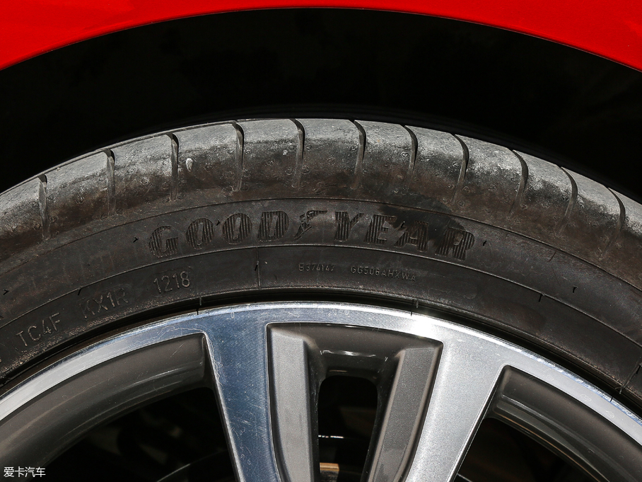 2018R2ϵ܇ 220i Ab