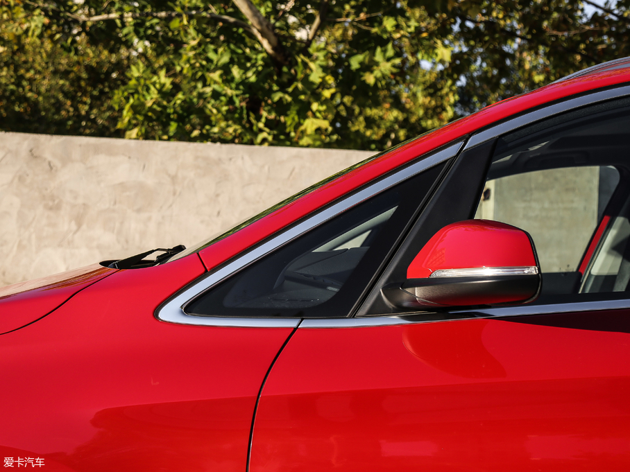 2018��R2ϵ����܇ 220i ���A���b