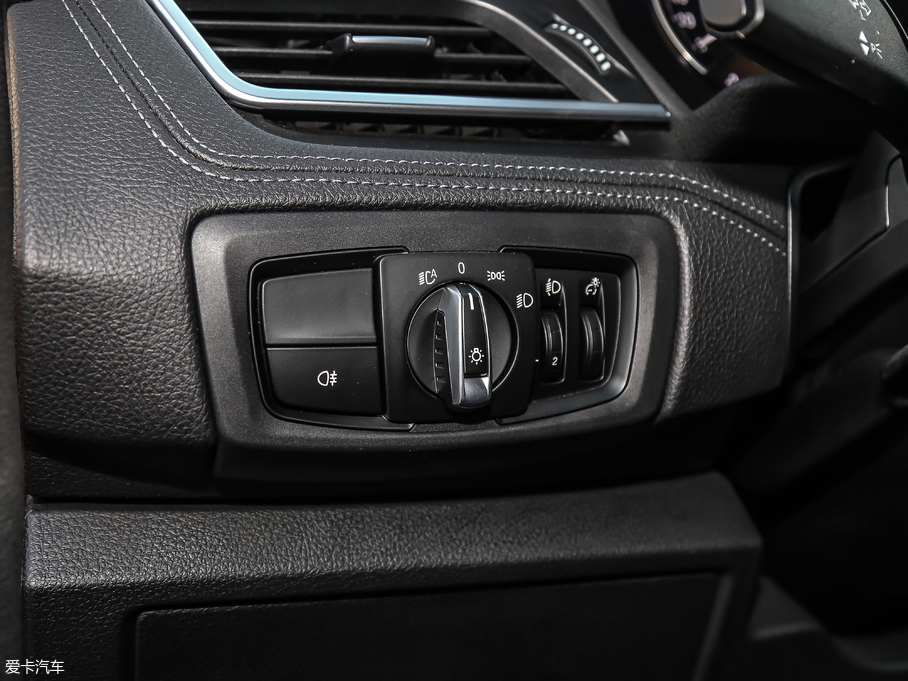 2018��R2ϵ����܇ 220i ���A���b