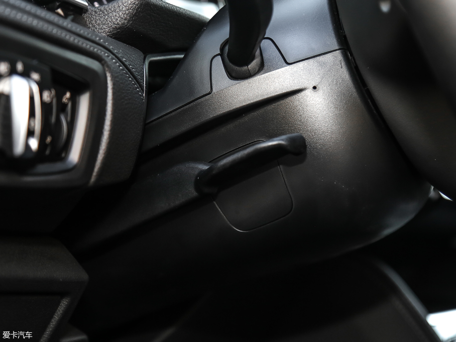 2018R2ϵ܇ 220i Ab