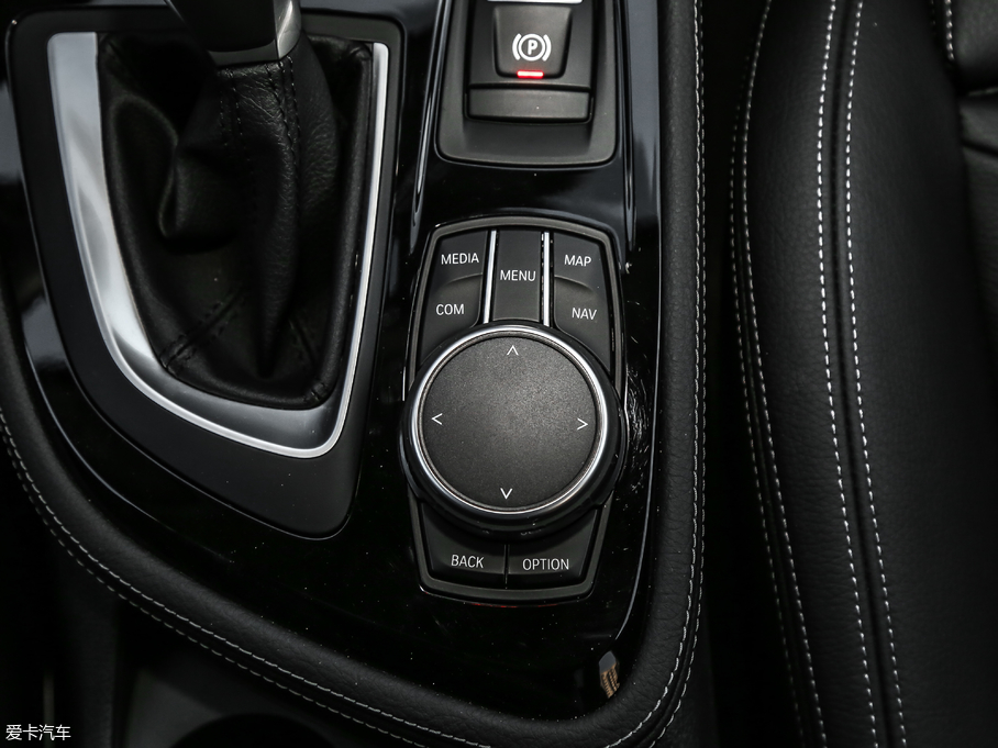 2018R2ϵ܇ 220i Ab