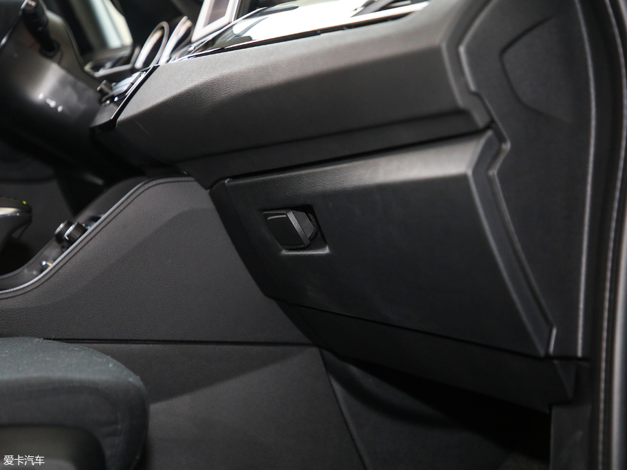 2018R2ϵ܇ 218i r