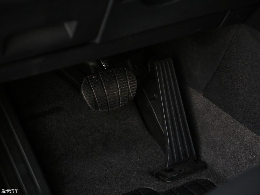 2018R2ϵ܇ 218i r