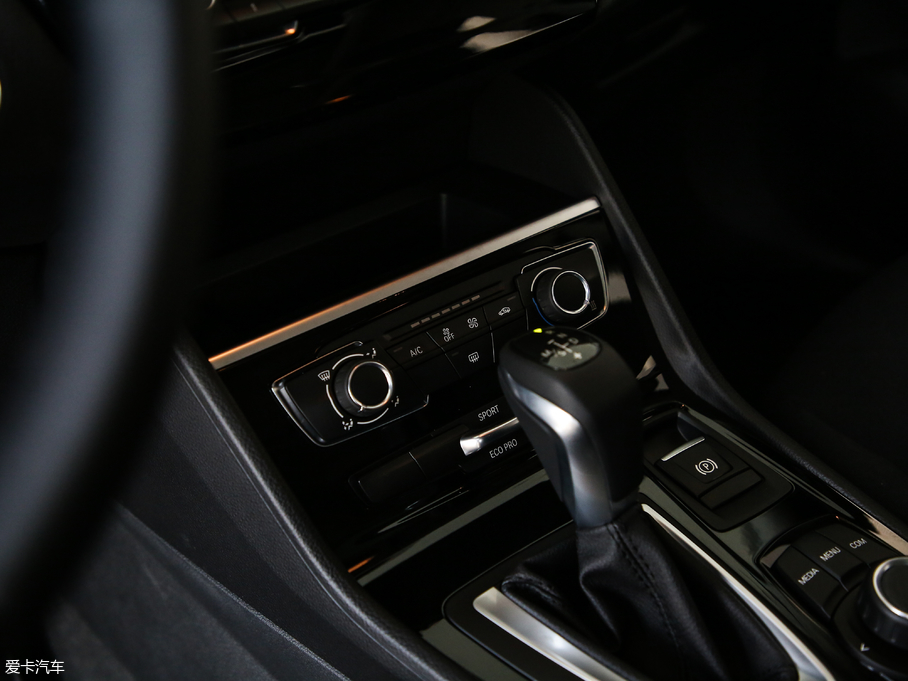 2018R2ϵ܇ 218i r