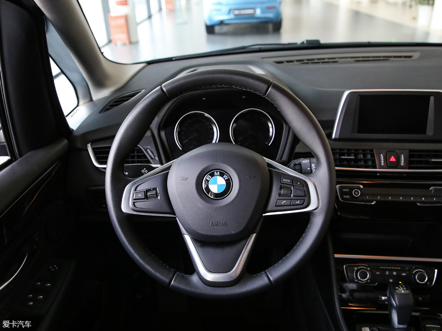 2018R2ϵ܇ 218i r