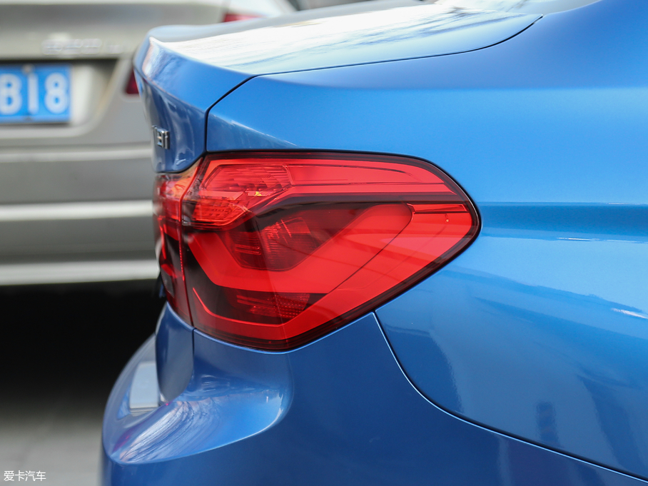 2018R1ϵ 118i OӋb