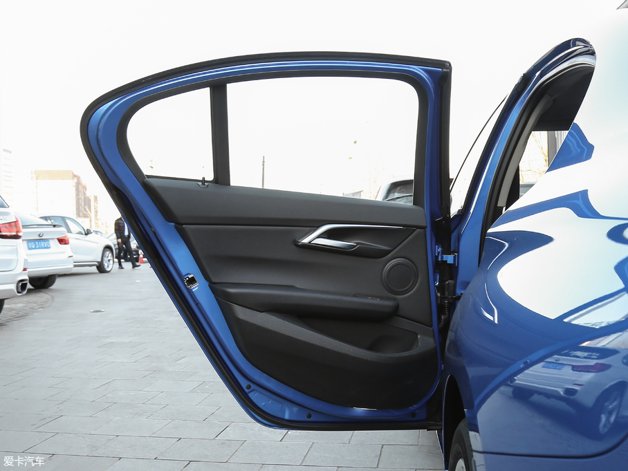 2018R1ϵ 118i OӋb