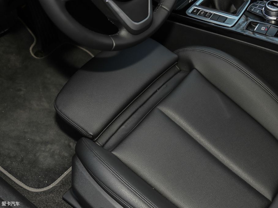 2018R1ϵ 118i OӋb