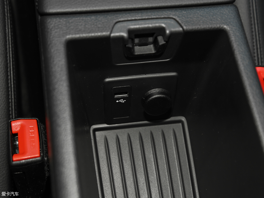 2018R1ϵ 118i OӋb