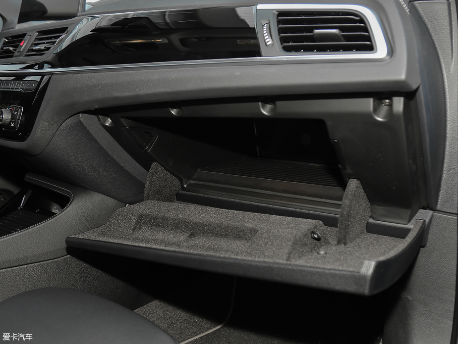 2018R1ϵ 118i OӋb