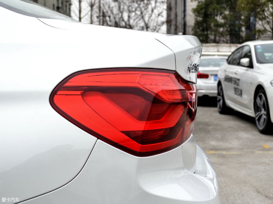 2018R1ϵ 118i OӋb