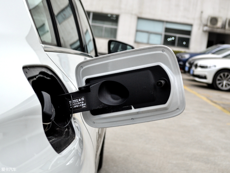 2018R1ϵ 118i OӋb