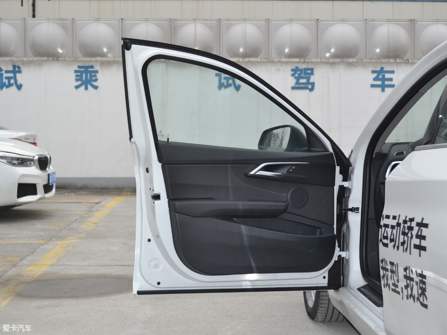 2018R1ϵ 118i OӋb