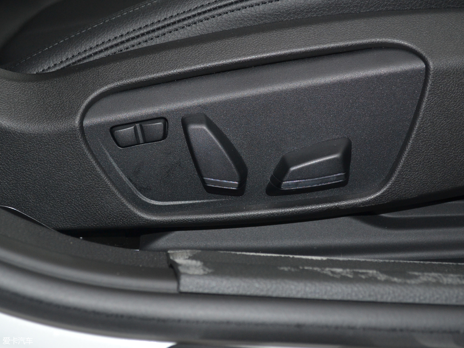 2018R1ϵ 118i OӋb