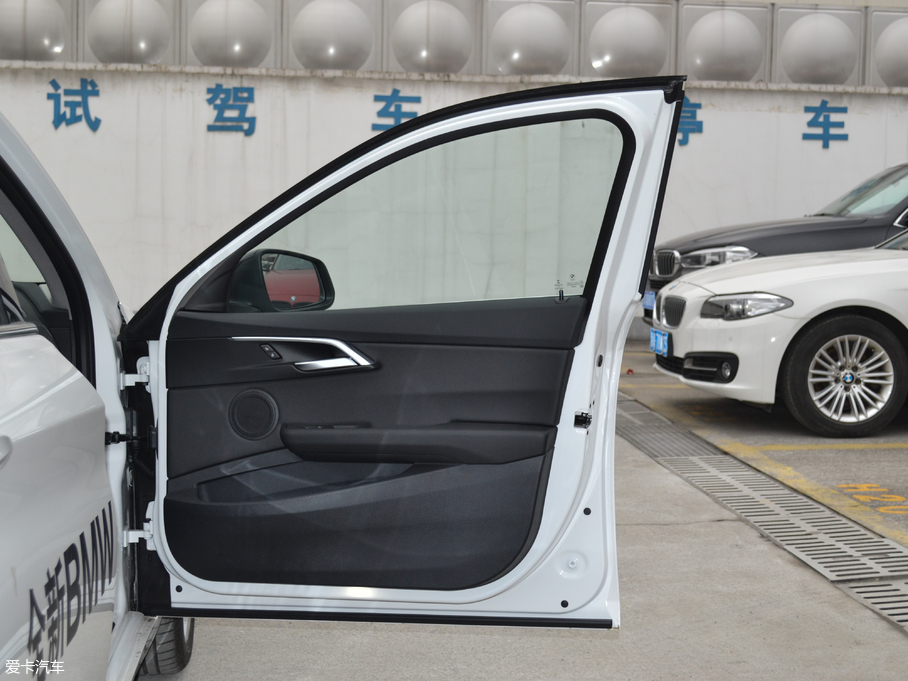 2018R1ϵ 118i OӋb