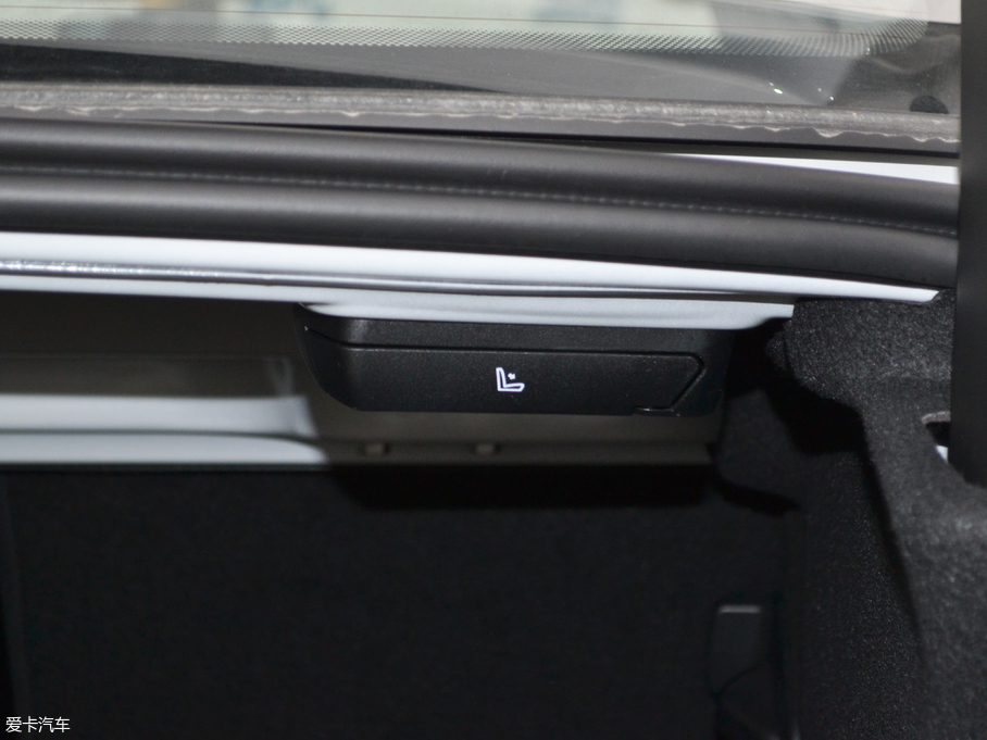 2018R1ϵ 118i OӋb