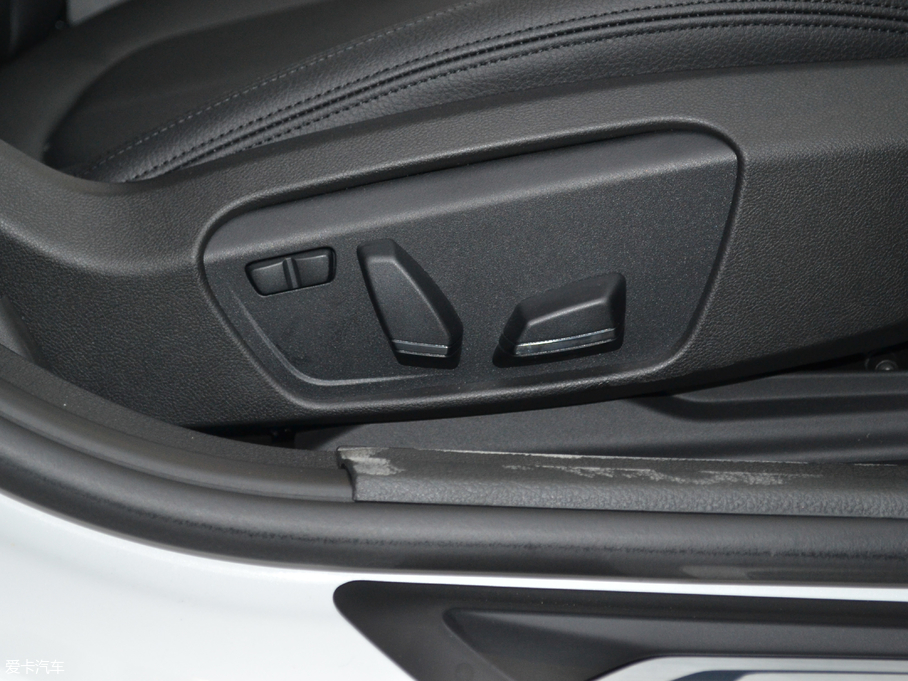 2018R1ϵ 118i OӋb