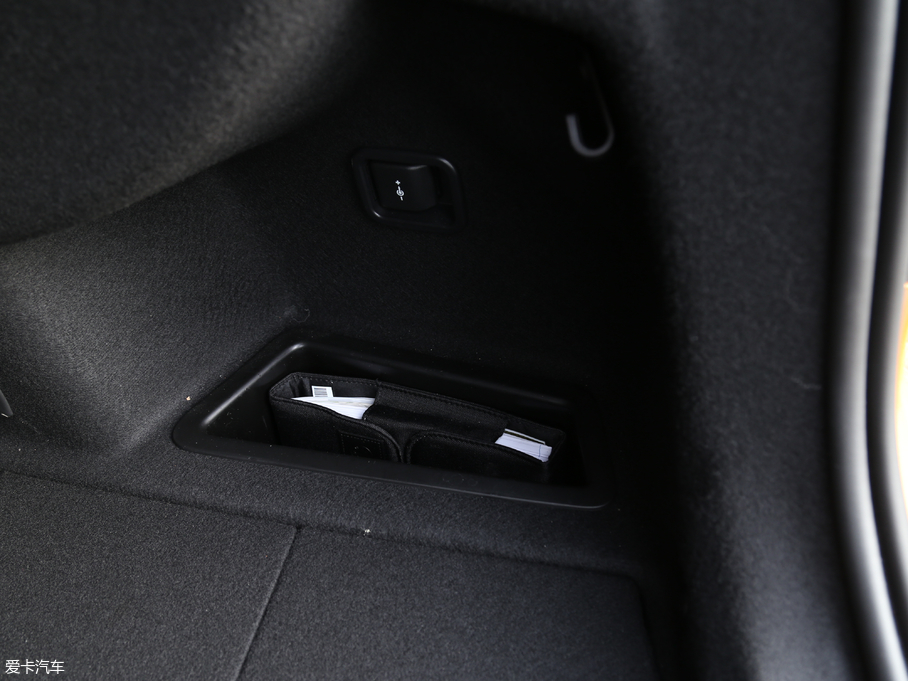 2018R1ϵ 118i OӋb