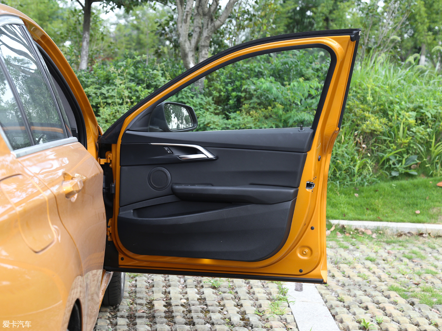 2018R1ϵ 118i OӋb