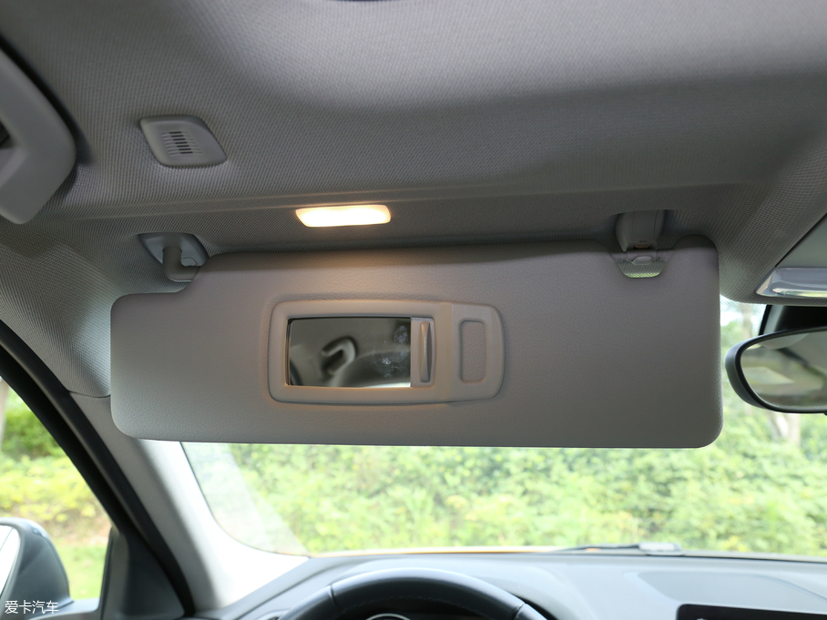 2018R1ϵ 118i OӋb