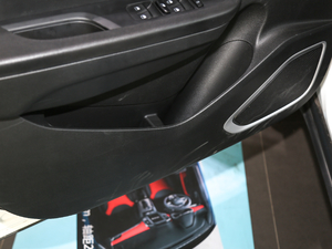 2020款1.5L 自动舒适型 国V 前门储物空间