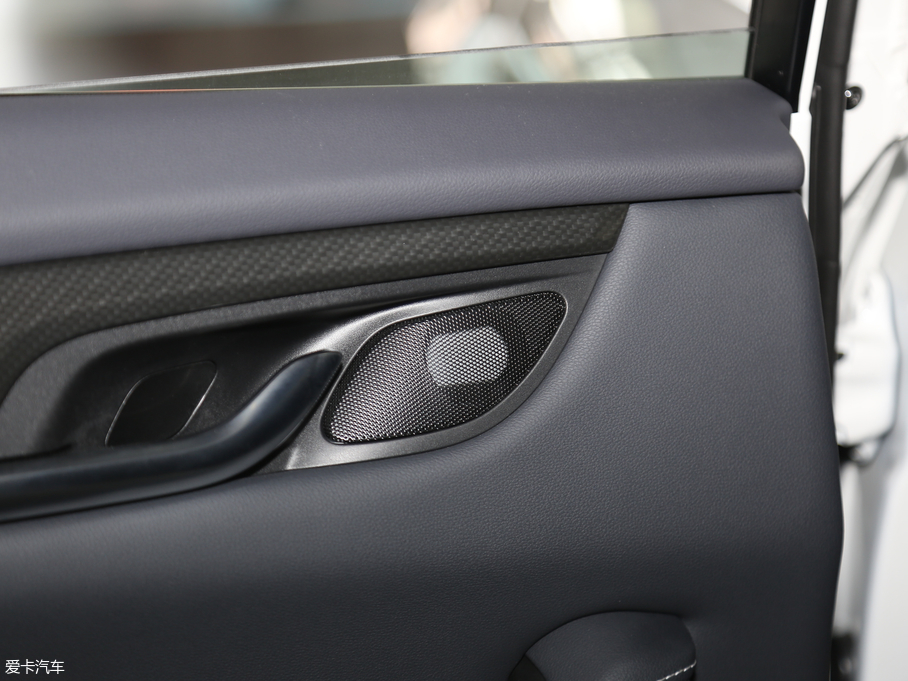 2019AV7 300T ԄF 5 VI