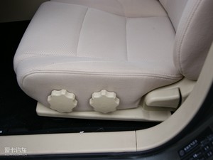2009款1.5L 自动豪华版 主驾驶座椅调节
