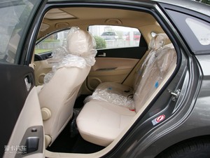2009款1.5L 自动豪华版 后排空间