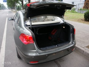 2009款1.5L 自动豪华版 行李厢空间