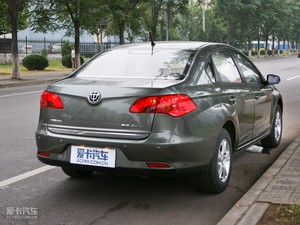 2009款1.5L 自动豪华版 左后45度