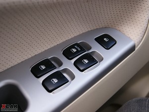 2009款1.5L 手动豪华版 主驾车窗控制区	