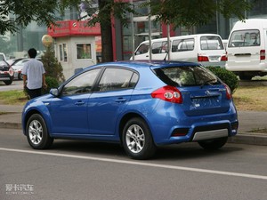 2010款1.5L 自动豪华版 整体外观