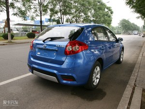 2010款1.5L 自动豪华版 整体外观