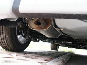 2010款1.3L 手动豪华版 排气管