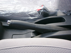 2010款1.5L 手动豪华版 驻车制动器