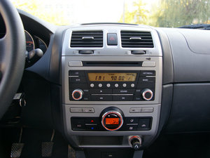 2010款1.5L 手动豪华版 中控区