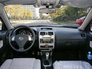 2010款1.5L 手动豪华版 内饰全景