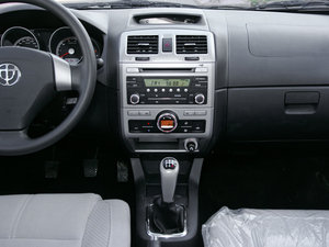 2010款1.5L 手动豪华版 中控台