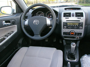 2010款1.5L 手动豪华版 中控区