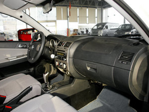 2010款1.5L 手动舒适版 中控区